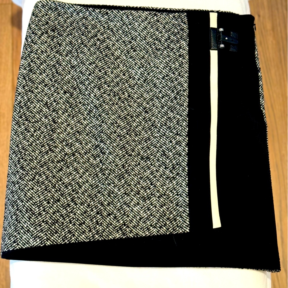 White House Black Market Tweed Skirt sz 8